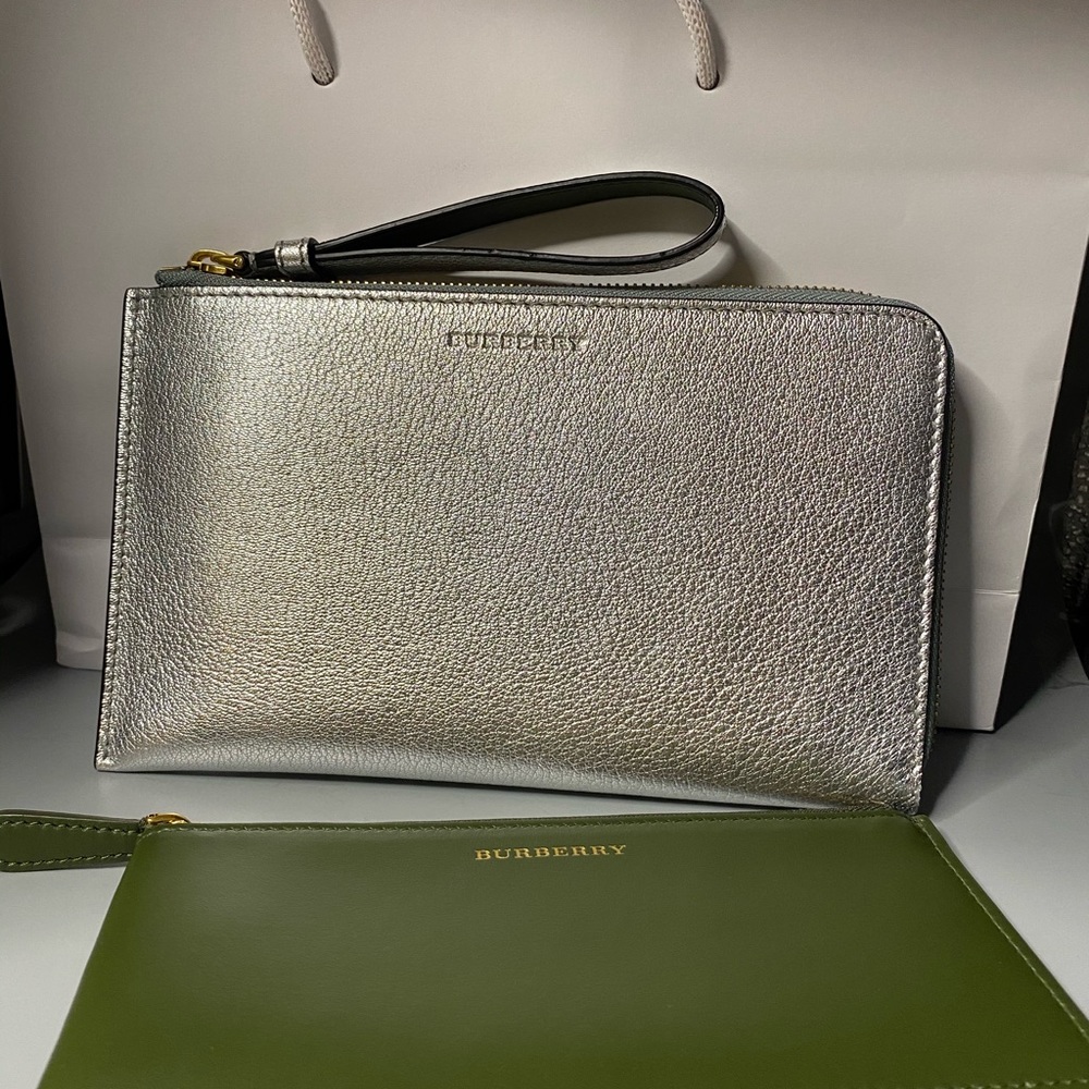 Burberry silver clutch - Picture 11 of 16